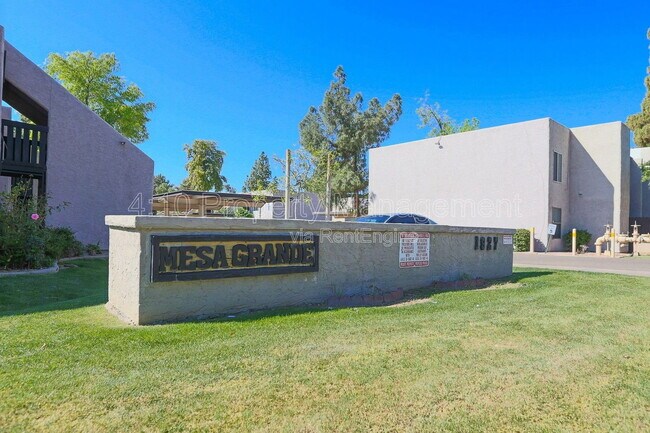 Building Photo - 1927 E Hampton Ave