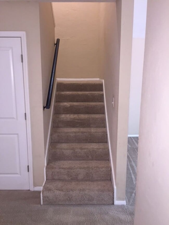 Building Photo - Call today and move in quickly before its ...