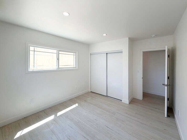 Building Photo - 1266 S Muirfield Rd