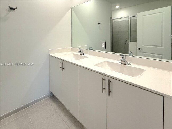 Building Photo - 1060 SE 26th Ter