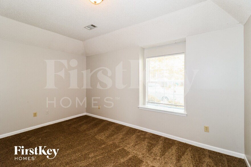 Building Photo - 1209 Breezy Gate Dr