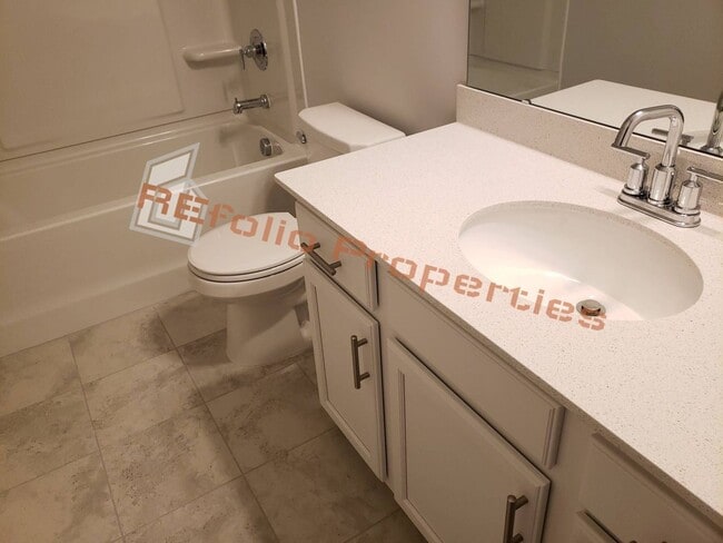 Building Photo - Beautiful 3 Bedrooms 1-Car Garage End Unit Townhouse, May 7th!