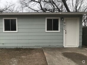 Building Photo - 902-904 JR Court