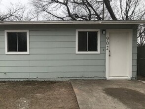 Building Photo - 902-904  JR Court