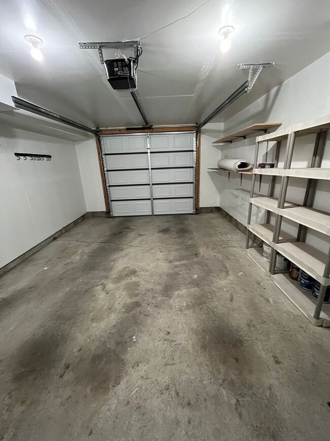 Building Photo - Rent Reduction & HOA Included! Call Today!...