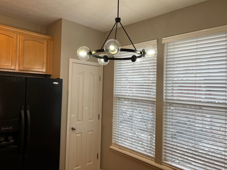 Building Photo - 13833 Willesden Cir