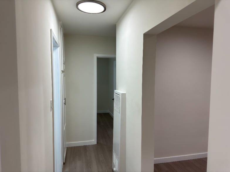 Building Photo - 421 E Acacia Ave