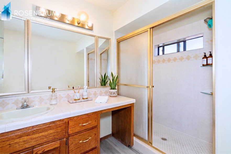 Building Photo - Gorgeous 5-beds, 3.5 baths 2-story home in the desirable Sandretto Hills community!