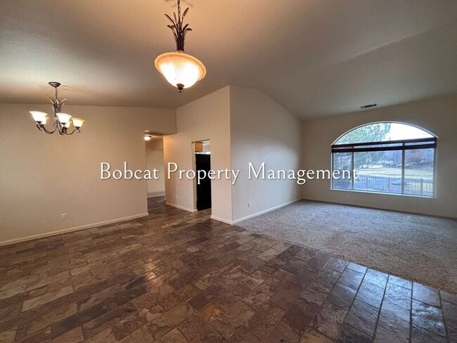 Building Photo - 1054 Camellia Ct