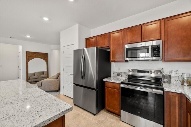 Building Photo - Spacious 3-Bed, 2-Bath Home with 2-Car Gar...