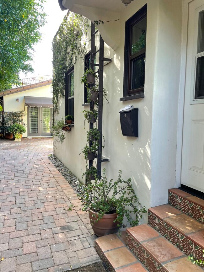 Entrance - 153 S La Peer Dr