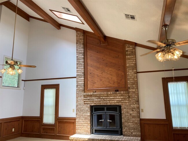 Building Photo - 554 Harbor Dr