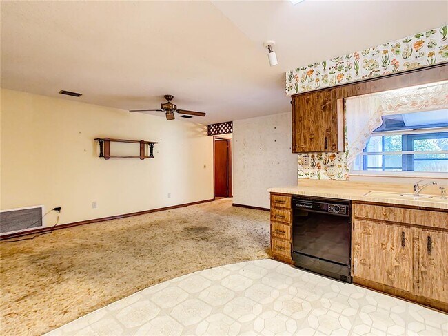 Building Photo - 5515 Albert Dr