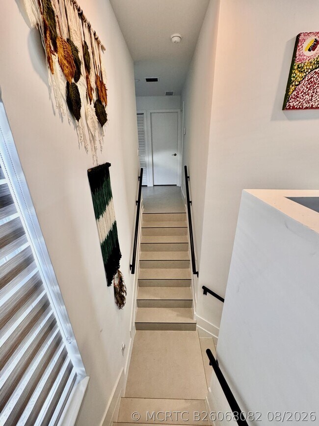 Building Photo - 1081 Wilshire Cir E
