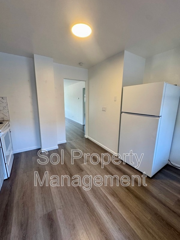 Building Photo - 1053 W Hamilton Ave