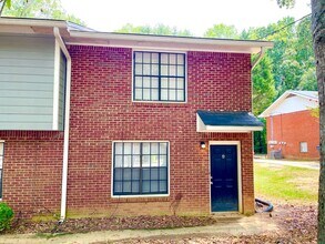 Building Photo - Welcome to this charming 2-bedroom, 2-bathroom townhouse located in the heart of Fayetteville, GA.