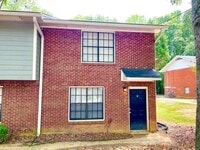 Building Photo - Welcome to this charming 2-bedroom, 2-bathroom townhouse located in the heart of Fayetteville, GA.