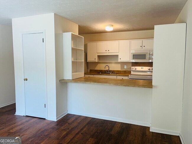 Building Photo - 45 Westgate Cir
