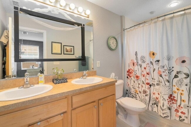 Building Photo - 5800 Lake Pointe Village Cir