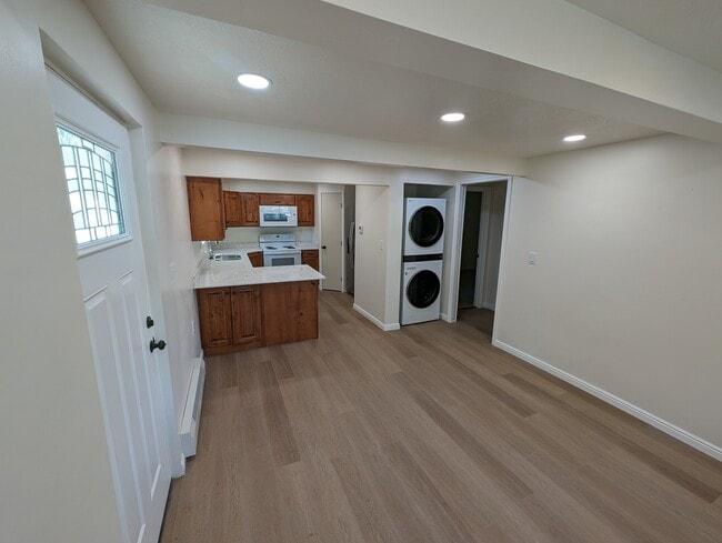 Building Photo - 855 Canyon Rd