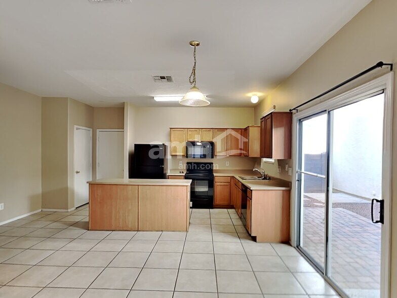 Building Photo - 5330 W Albeniz Pl