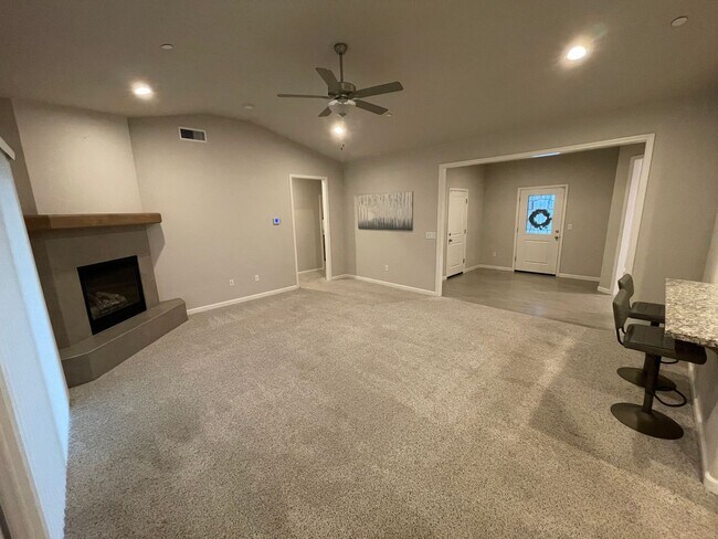 Building Photo - Chico 3 bed 2 bath luxury Belvedere neighborhood, 1800 sqft living space