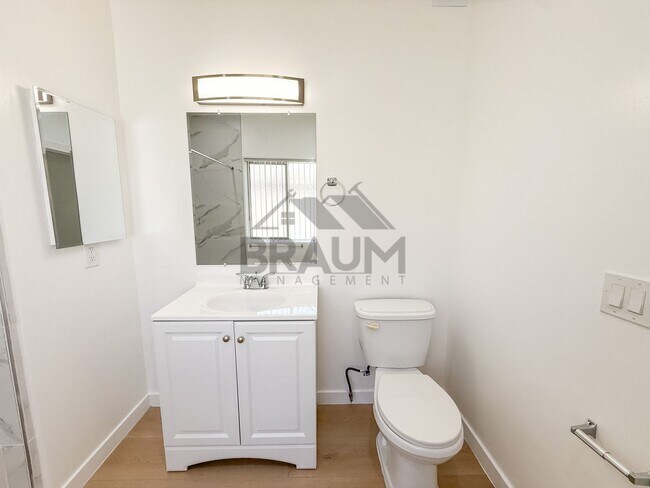 Building Photo - 10849 Fruitland Dr