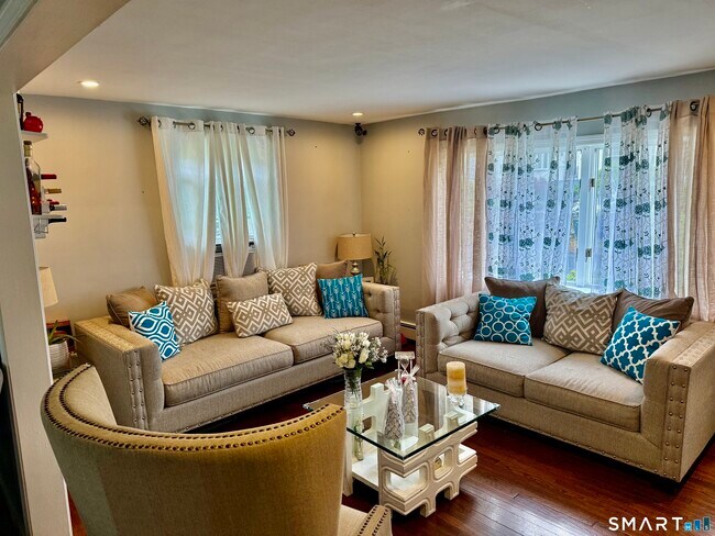 Building Photo - 15 Edwards St