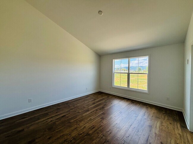 Building Photo - 3 Bedroom 2.5 Bath Townhouse
