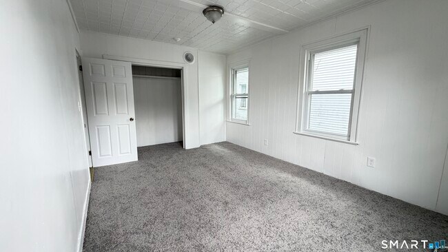 Building Photo - 113 Southview St