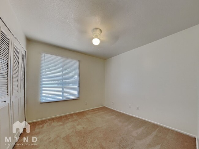 Building Photo - 2121 W Morrow Dr