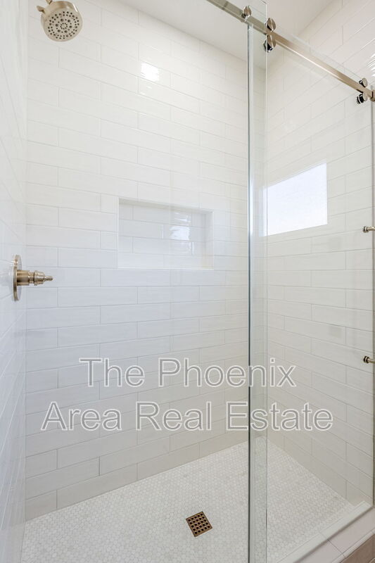 Building Photo - 1531 E Silverwood Dr