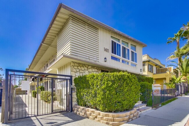 Building Photo - (AR/JO/YO:B) 1411 N. Mansfield Avenue