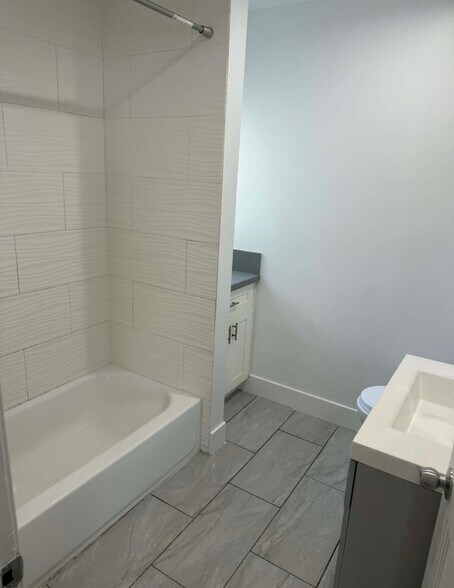 Building Photo - 2231 Ellendale Pl