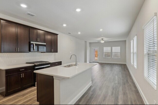 Building Photo - 519 Willet Dr