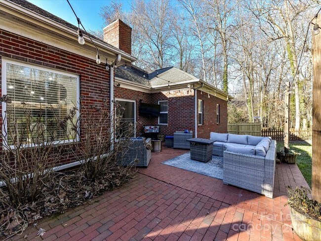 Building Photo - 6915 Pleasant Dr