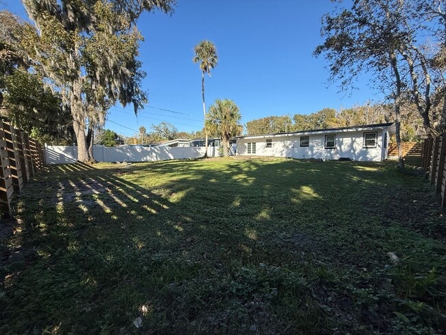 Building Photo - Charming 3-bedroom, 2-bathroom home