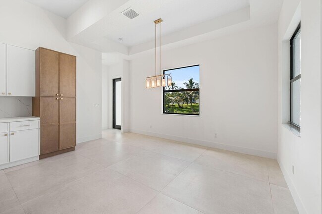 Building Photo - 632 SE Seahouse Dr