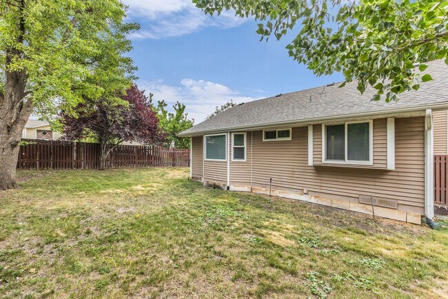 Building Photo - Charming Farmington Home in Peaceful Cul-de-Sac