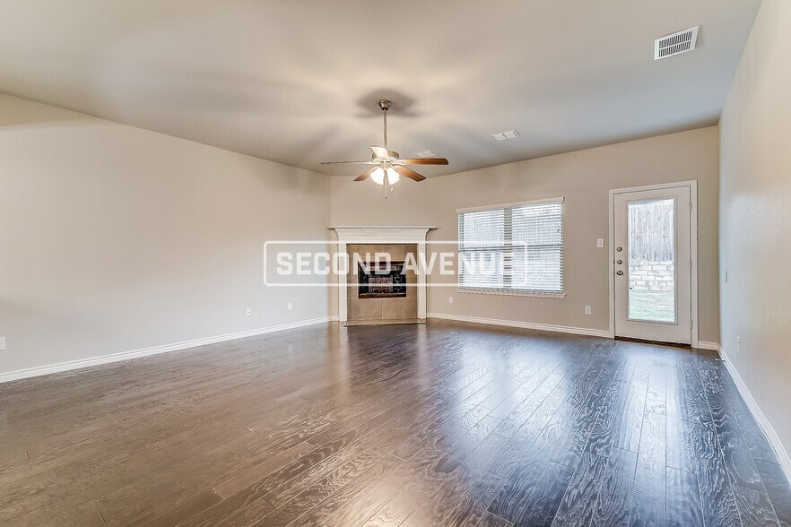 Building Photo - 2109 Lorrie Ln