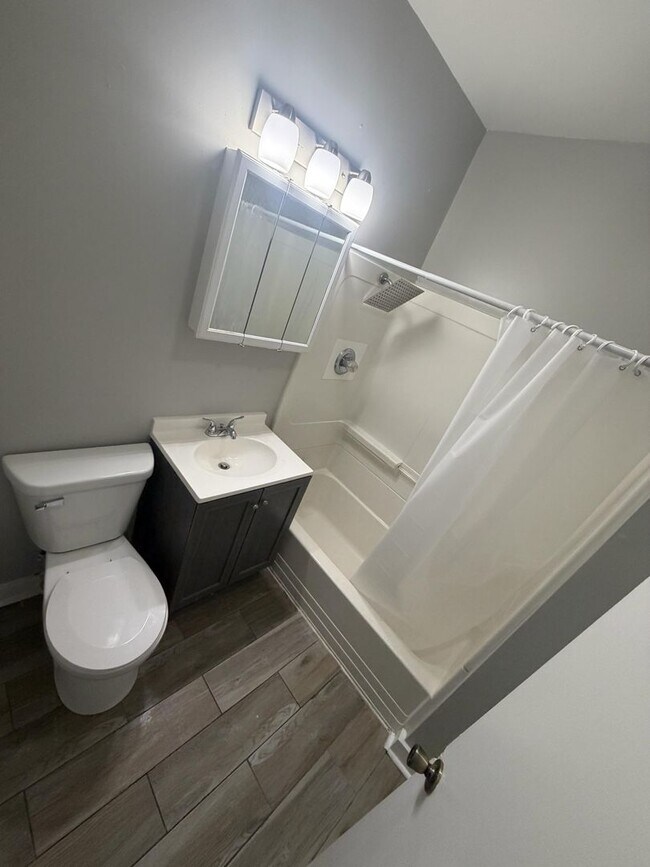 Building Photo - 3910 Deodar St