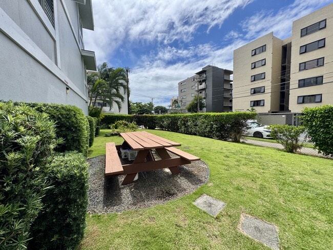 Building Photo - 1512 Halekula Way