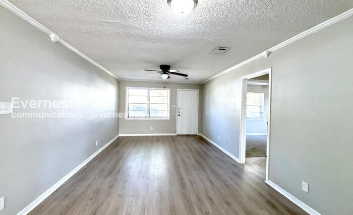 Building Photo - 2709 27th Ave N