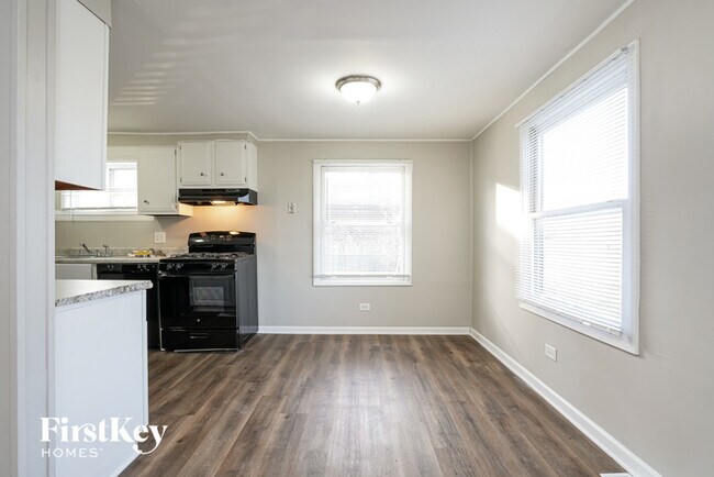 Building Photo - 415 E Courtland St