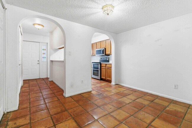 Building Photo - 2107 Hidden Grove Ln