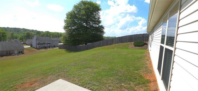 Building Photo - 2125 Savannah Dr