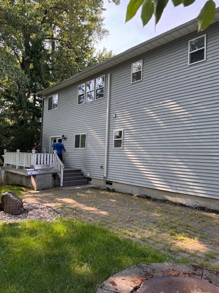 Building Photo - 415 Louis Ln