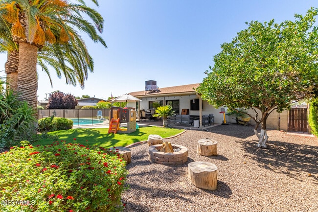 Building Photo - 5202 E Sheena Dr