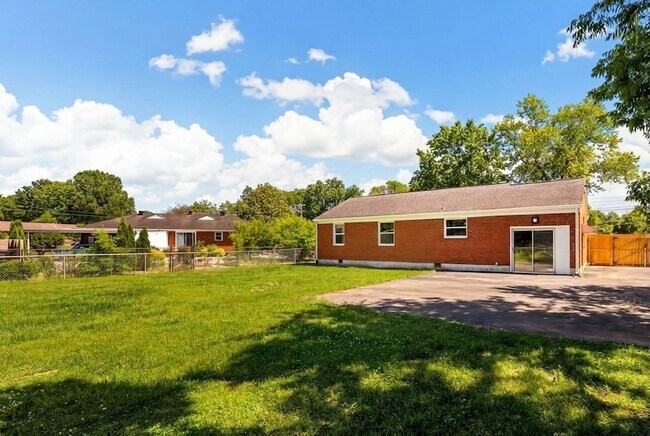 Building Photo - 2118 Crystal Dr