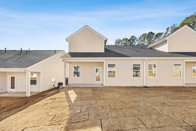 Building Photo - 512 Serena Trl